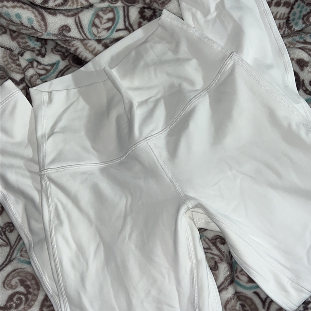 LULULEMON size 4 set, ebb on the street top. White leggings bottom.